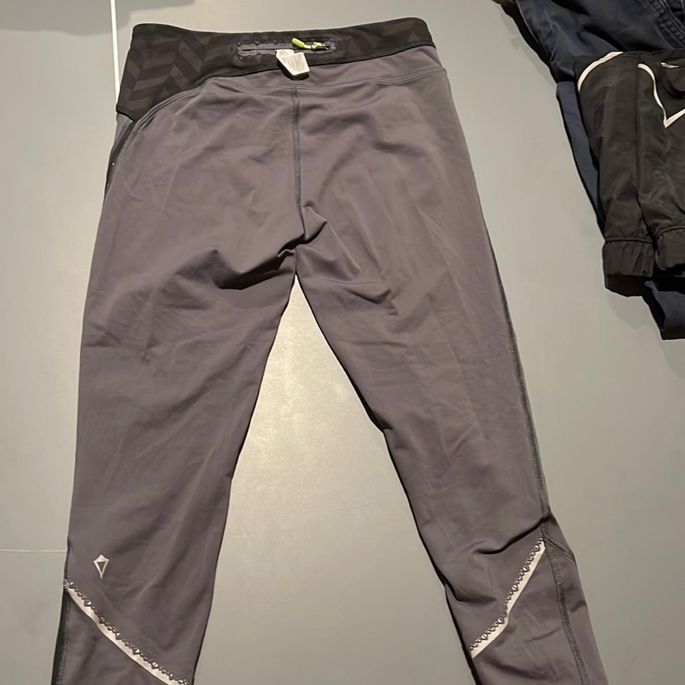 Ivivvia crop leggings size 12